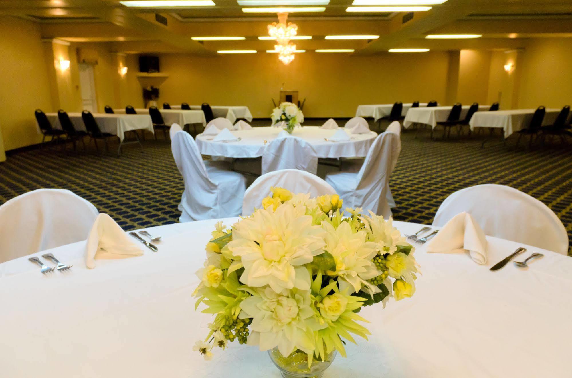 Hotel M Morgantown - Wvu Area Екстер'єр фото